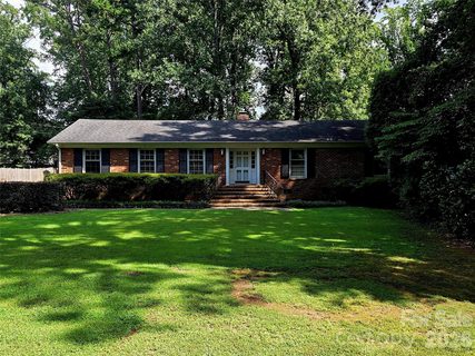 6123 Page Court active home in Lansdowne, Charlotte, NC