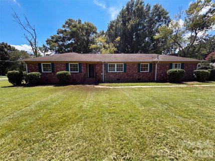 8901 Hood Road pending home in Reedy Creek Plantation, Charlotte, NC