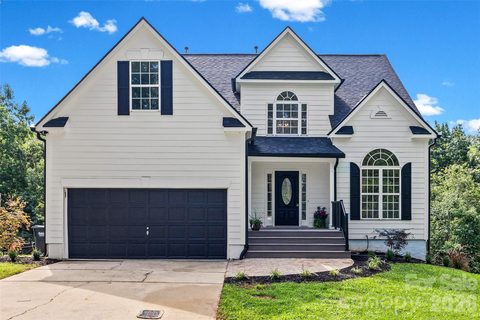 14107 Pine Harbor Road active home in Harbor Club, Charlotte, NC