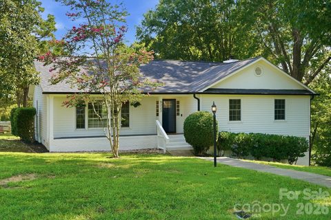 8323 Cliffside Drive pending home in Olde Heritage, Charlotte, NC