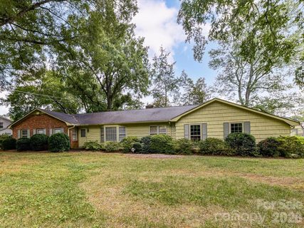 5535 Lansing Drive pending home in Lansdowne, Charlotte, NC