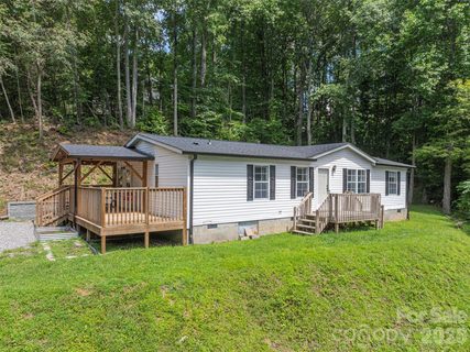 152 Hollon Cove active home in Hollon Cove, Waynesville, NC
