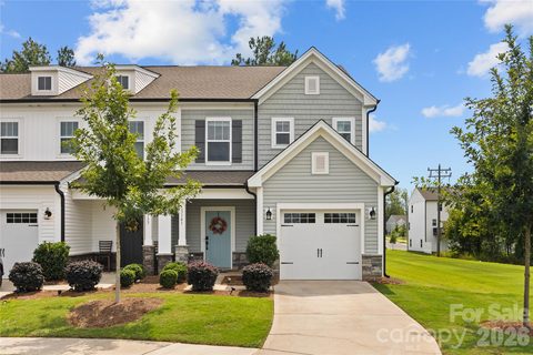 13141 Suncreek Terrace active townhome in The Landings At Catawba River, Charlotte, NC