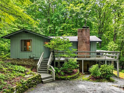 2 Bear Rock Loop Road active home in Bear Rock Mtn Estates, Hendersonville, NC