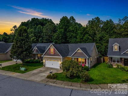Homes in Wolfchase, Hendersonville