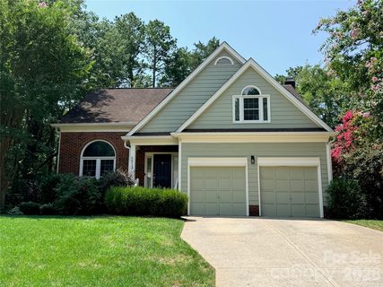 6813 Wolf Run Drive pending home in Thornhill, Charlotte, NC