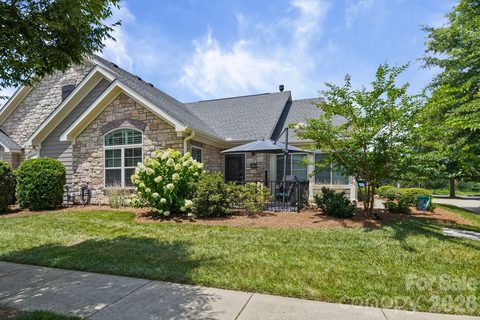 2307 Villa Oaks Court active home in Villas At Robinson Oaks, Gastonia, NC