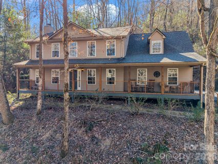 108 Nuthatch Trace active home in Sherwood Forest, Brevard, NC