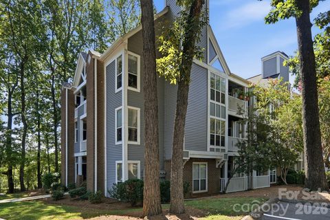 2510 Cranbrook Lane active condo in The Villages Of Eastover Glen, Charlotte, NC