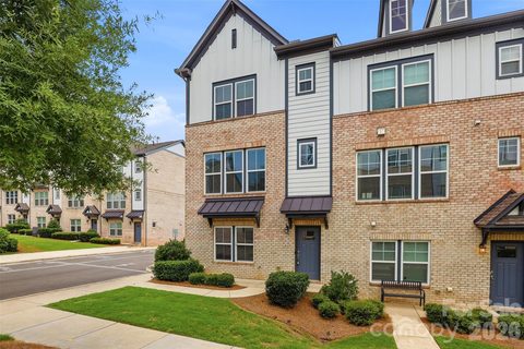 604 Tudor Park Way active townhome in Wendwood Terrace, Charlotte, NC