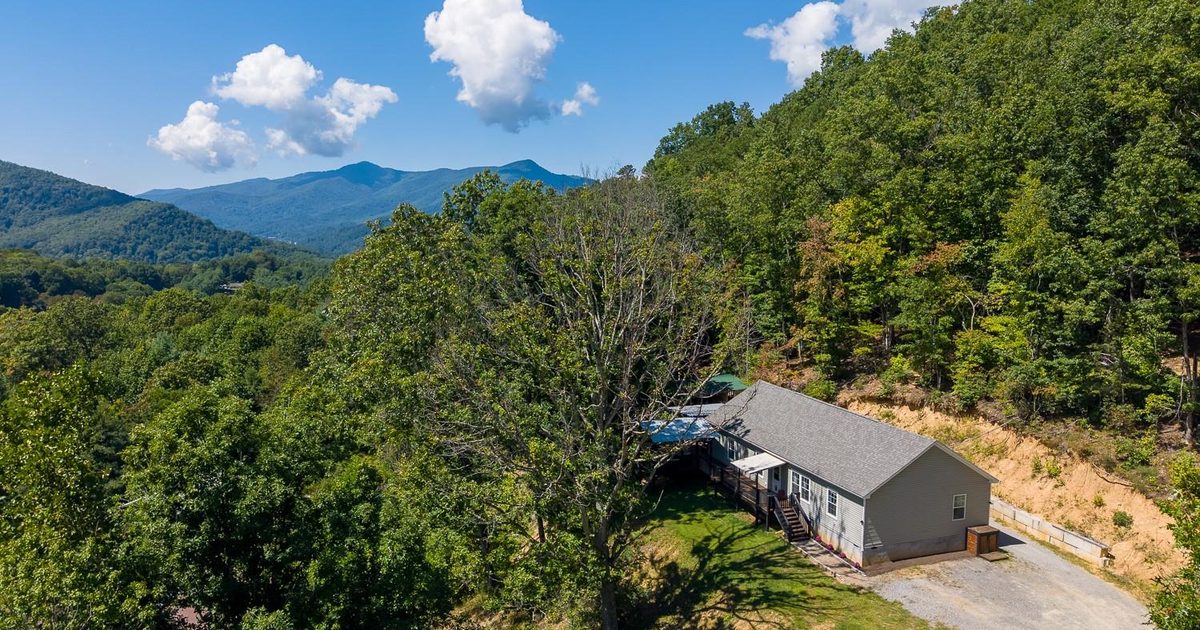 $510,000 - 3 Bed, 2 Bath Home - 207 Little Horse Road, Waynesville, NC ...