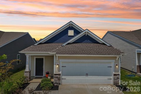 1762 Otter Perch Lane pending home in Elizabeth, Fort Mill, SC
