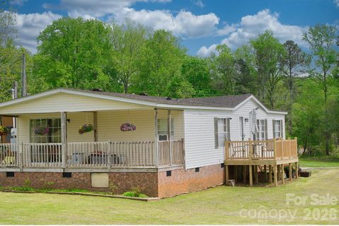 725 Ed Hamrick Road active home in Suburban Acres, Shelby, NC