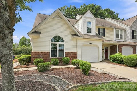 9609 Jack Russell Court pending home in Hunter Downs, Charlotte, NC