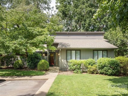 433 Crowfields Drive pending home in Crowfields Condos, Asheville, NC