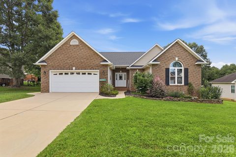 2918 24th Street Drive active home in Brookfield, Hickory, NC