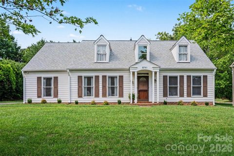 8741 Fieldgate Drive pending home in Raeburn, Charlotte, NC