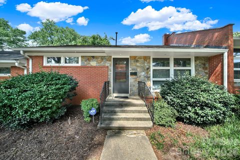 4511 Woodlark Lane active home in Cotswold Homes, Charlotte, NC
