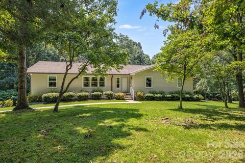 11 E Ridgeway Drive pending home in Ridgeway, Weaverville, NC