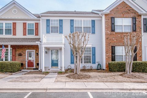 3233 Mannington Drive active townhome in Willowmere, Charlotte, NC
