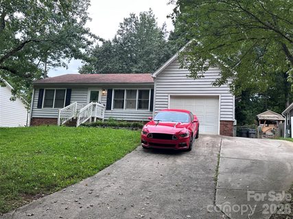 2825 Allenton Trails Lane pending home in Idlewild Woods, Charlotte, NC