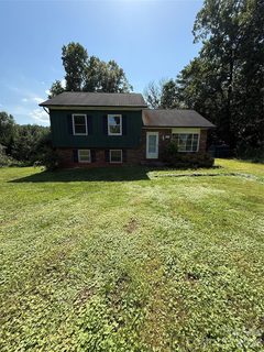 3695 Commanche Court active home in Colliers West, Lenoir, NC