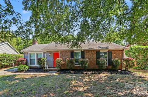 Homes in Pheasant Knoll, Matthews