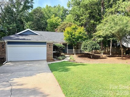 6836 Pin Oak Court active home in Wood Creek Plantation, Charlotte, NC