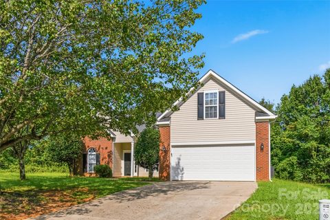 9611 Worley Drive pending home in Brawley Farms, Charlotte, NC