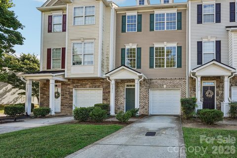 13211 Calloway Glen Drive active home in Calloway Glen, Charlotte, NC