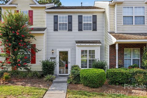 12331 Bluestem Lane pending home in Maplecrest, Charlotte, NC