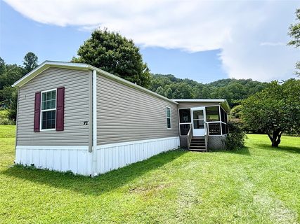 72 S Greenleaf Road pending home in Clear View Valley, Hendersonville, NC