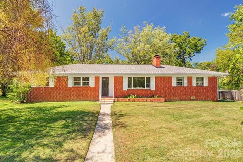 10 Meadowview Road pending home in Beaverdam, Asheville, NC