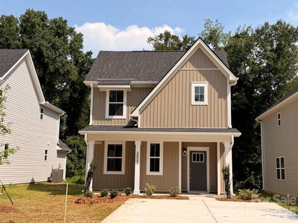 2021 Bishop Madison Lane pending home in Wilson Heights, Charlotte, NC