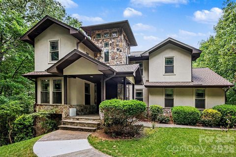 Homes in Queens Gate, Waxhaw