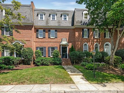 223 Perrin Place pending home in Eastover, Charlotte, NC