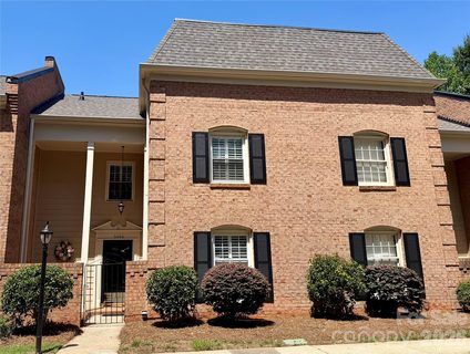 6606 Bunker Hill Circle active townhome in Olde Georgetowne, Charlotte, NC