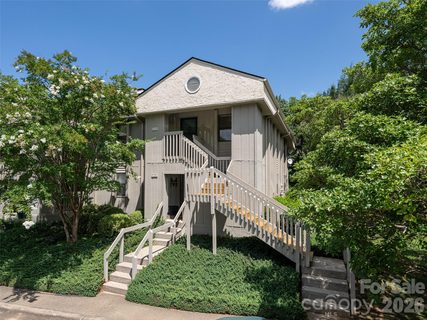 1406 Abbey Circle active home in Cloisters, Asheville, NC