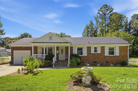 5218 Dolphin Lane active home in Shannon Park, Charlotte, NC