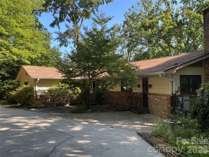 12 E Park Drive active home in Gillette Woods, Tryon, NC