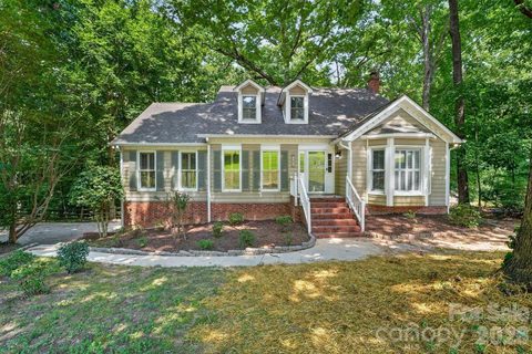 1472 Old Tara Lane active home in Tara Plantation, Fort Mill, SC