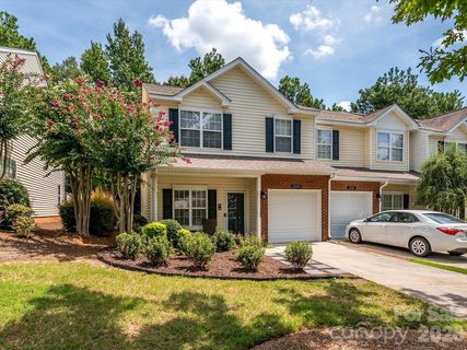 15583 Stronvar House Lane pending home in Oakbrooke, Charlotte, NC