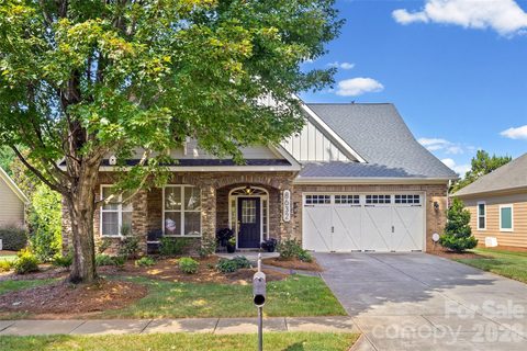 8632 Sequoia Grove Lane pending home in The Vineyards On Lake Wylie, Charlotte, NC