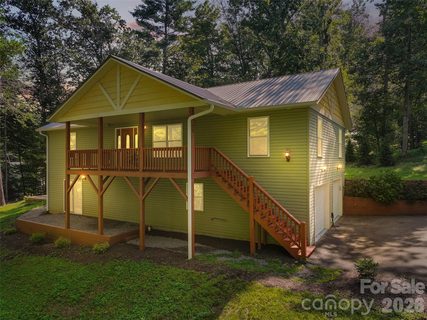 11 Tahchee Trail active home in Sequoyah Hills, Fletcher, NC