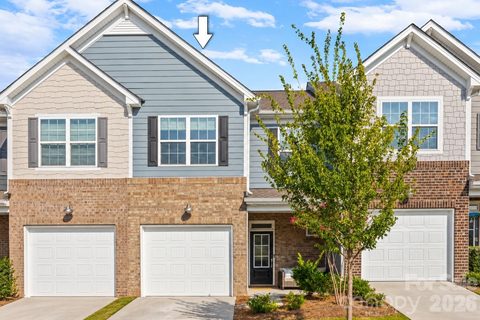 7035 Everly Commons Lane pending home in Windhaven, Tega Cay, SC