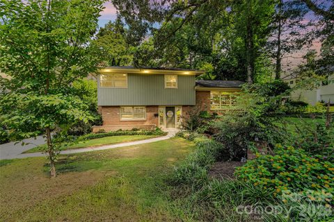 2911 Arundel Drive pending home in Barclay Downs, Charlotte, NC