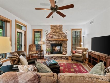 81 Creekside Way