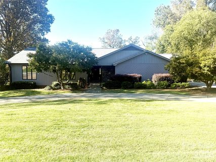 3182 Ninth Tee Drive pending home in Weidner Acres, Newton, NC