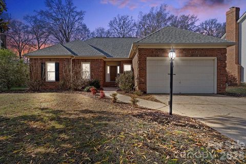 14117 Greenwing Court pending home in Feather Trace, Charlotte, NC