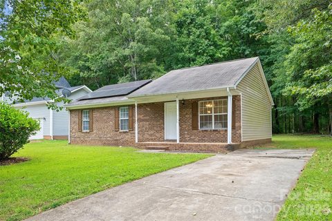 610 Pennwood Lane pending home in Bridlewood, Charlotte, NC